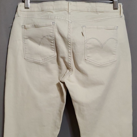 Levi's Jeans - Picture 3 of 6